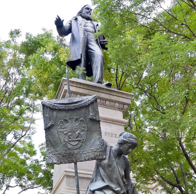 pike-statue