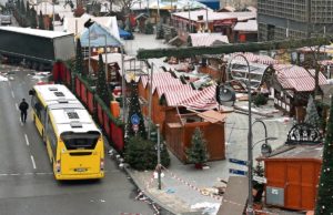 Book Review of Elias Davidsson’s “The Yellow Bus” (At the Berlin Christmas Market)
