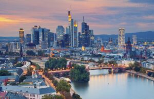 After the Frankfurt Affair – Concepts of Liberty, Legitimacy, the Authority of Envisioners, and Government Criminality