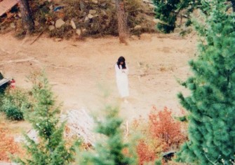 Vicki Weaver as seen from a US Marshals Service surveillance position (Wikipedia)